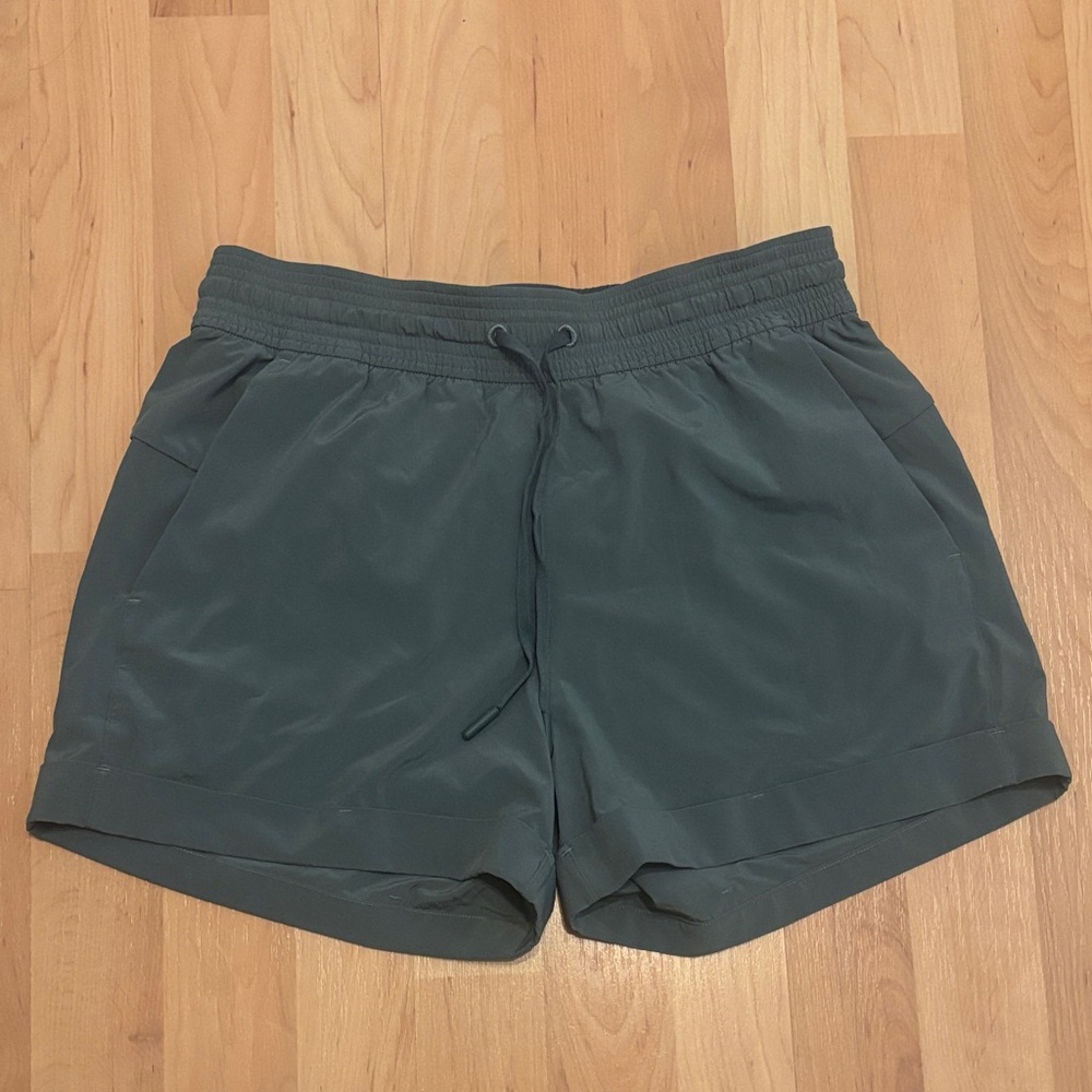 lululemon athletica green Athletic Shorts